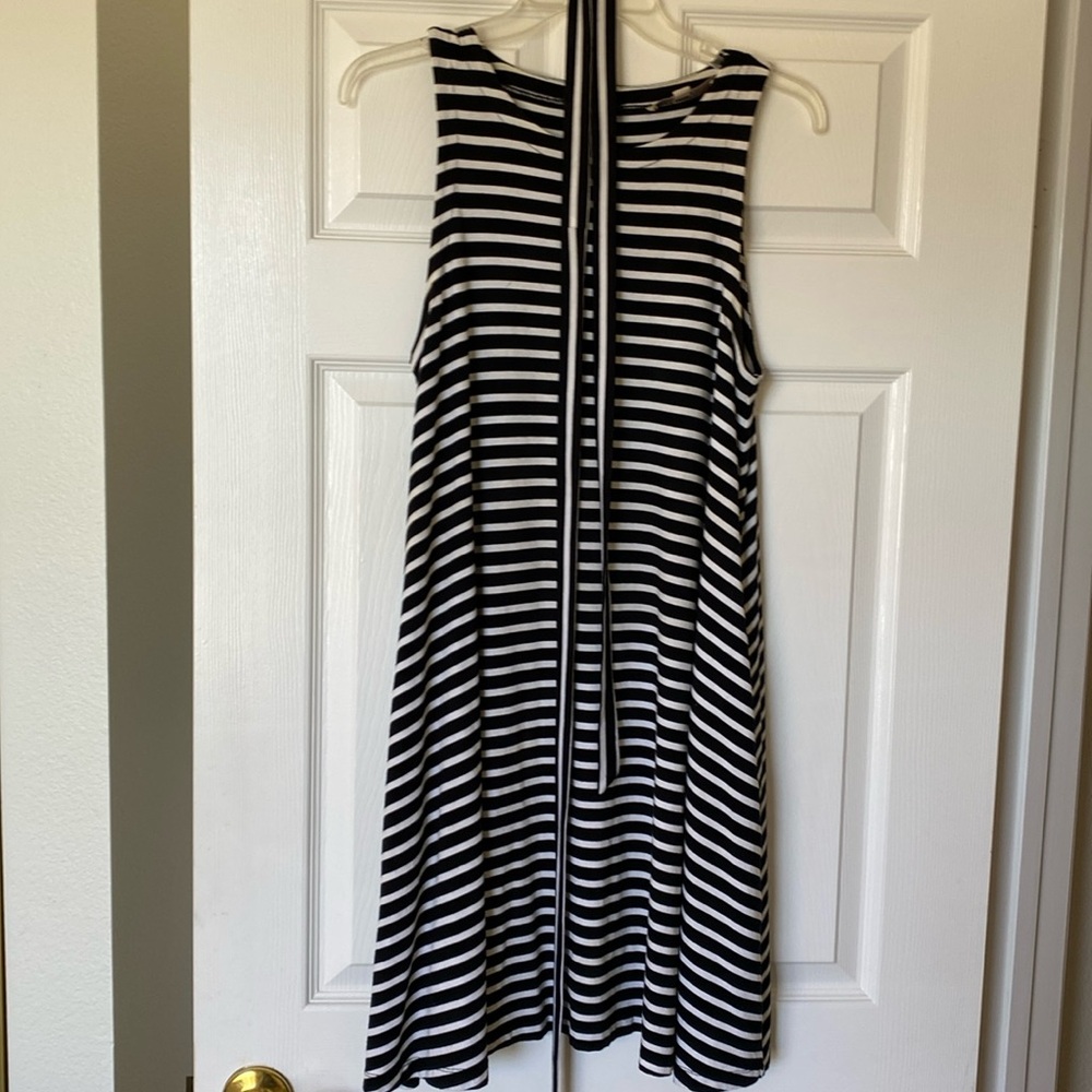 In great condition Loft size M A line washable dress with side pockets and belt